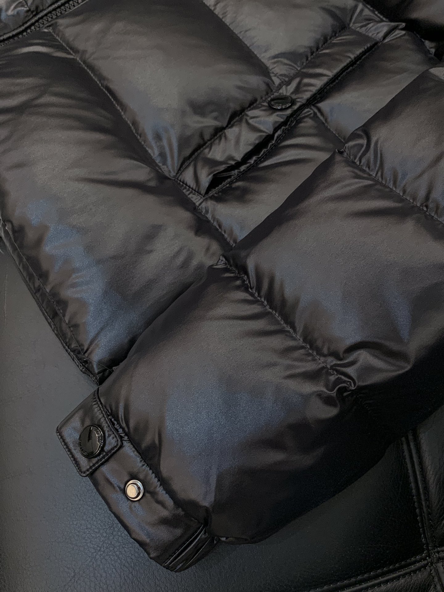 ，Burberry 巴宝莉，2025冬季最新品，专柜同步有售，原单狠货，时尚休闲羽绒服，进口原版面料，上