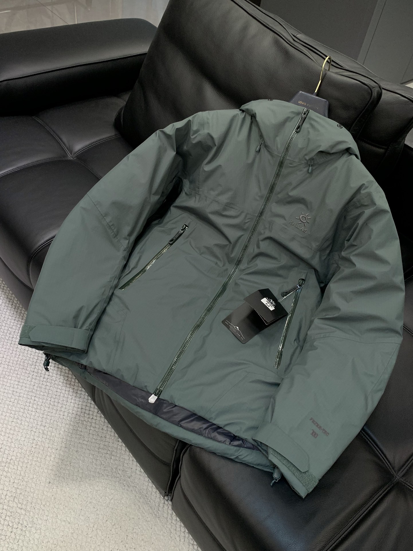 ，KAILAS 凯乐石，2025冬季新款，时尚休闲连帽羽绒服，专柜同步有售，原单狠货，顶级刺绣🪡➕印花工
