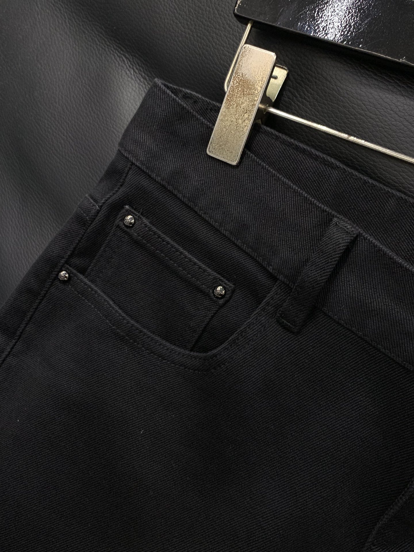 ，LouisVuitton 路易威登，2025秋季最新款，专柜同步有售，原单狠货，时尚休闲水洗牛仔裤，上