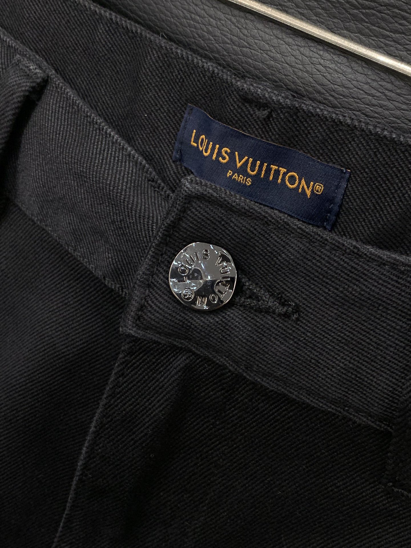 ，LouisVuitton 路易威登，2025秋季最新款，专柜同步有售，原单狠货，时尚休闲水洗牛仔裤，上