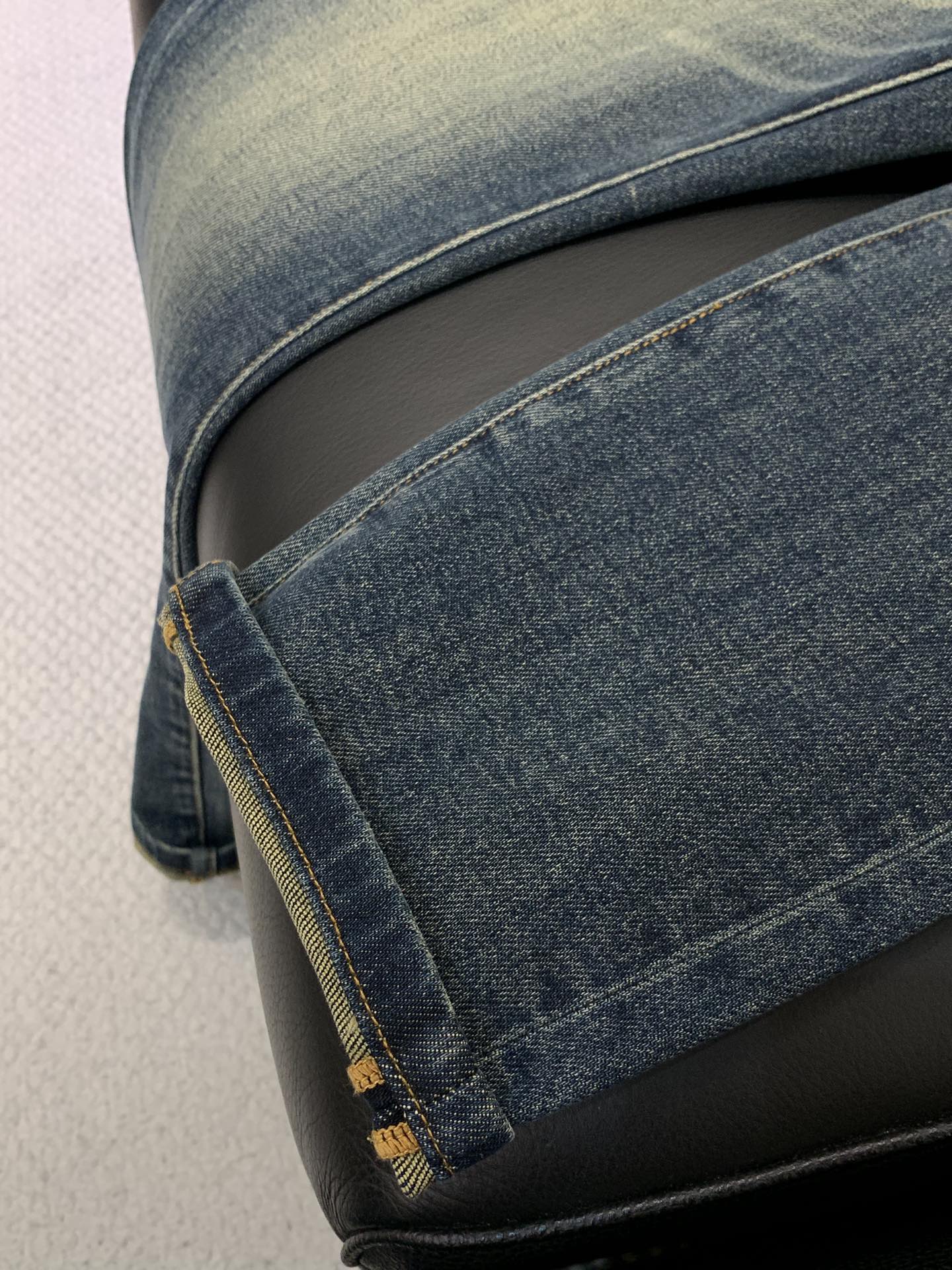 ，PRADA 普拉达，2025秋季最新品，专柜同步有售，原单狠货，时尚休闲水洗牛仔裤，进口原版水洗弹力面