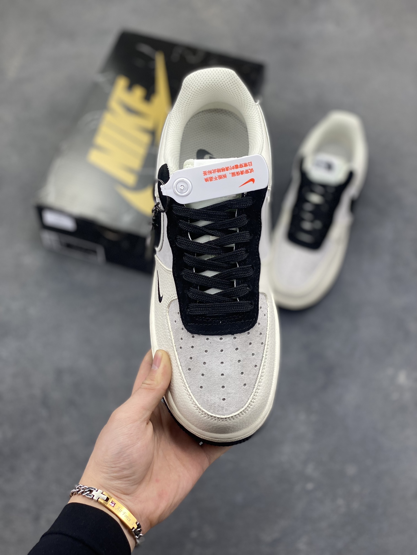 图片[2]-NIke Air Force 1 ‘07 Low “北面联名—米黑灰”空军一号 低帮 运动鞋 休闲鞋 折边针车 工艺难度大 原楦头原纸板 原装鞋盒 定制五金配件 内置全掌气垫 原厂鞋底 货号：DD1982-332 尺码：36 36.5 37.5 38 38.5 39 40 40.5 41 42 42.5 43 44 44.5 45 x56-选品中心