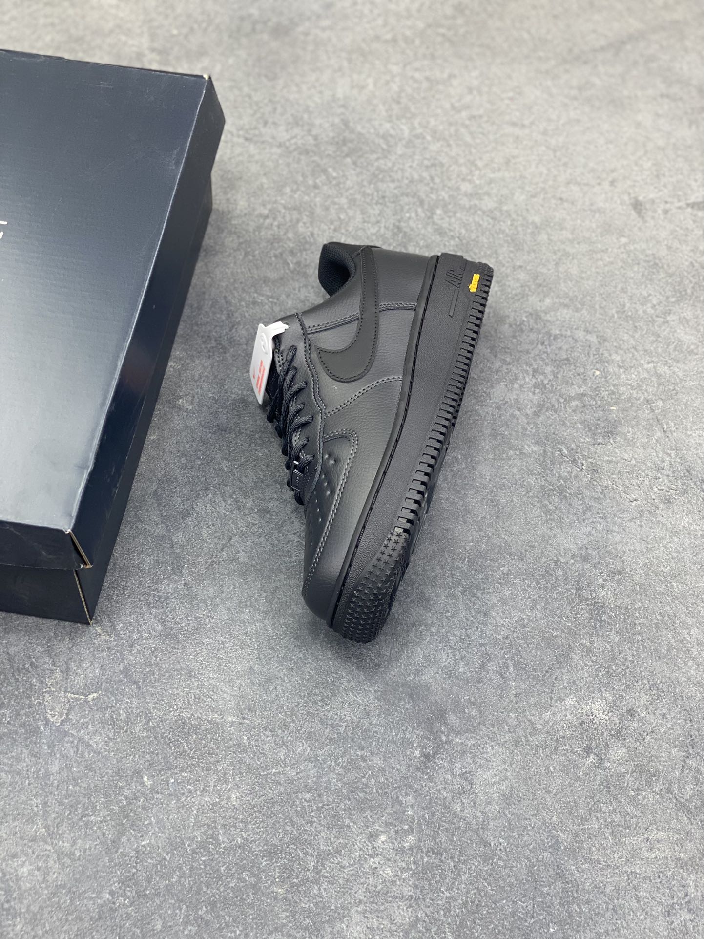 图片[7]-NIke Air Force 1 ‘07 Low 空军一号低帮 运动鞋 休闲鞋 折边针车 工艺难度大 原楦头原纸板 原装鞋盒 定制五金配件 内置全掌气垫 原厂鞋底 货号：HV5953-001 尺码：36 36.5 37.5 38 38.5 39 40 40.5 41 42 42.5 43 44 44.5 45-选品中心