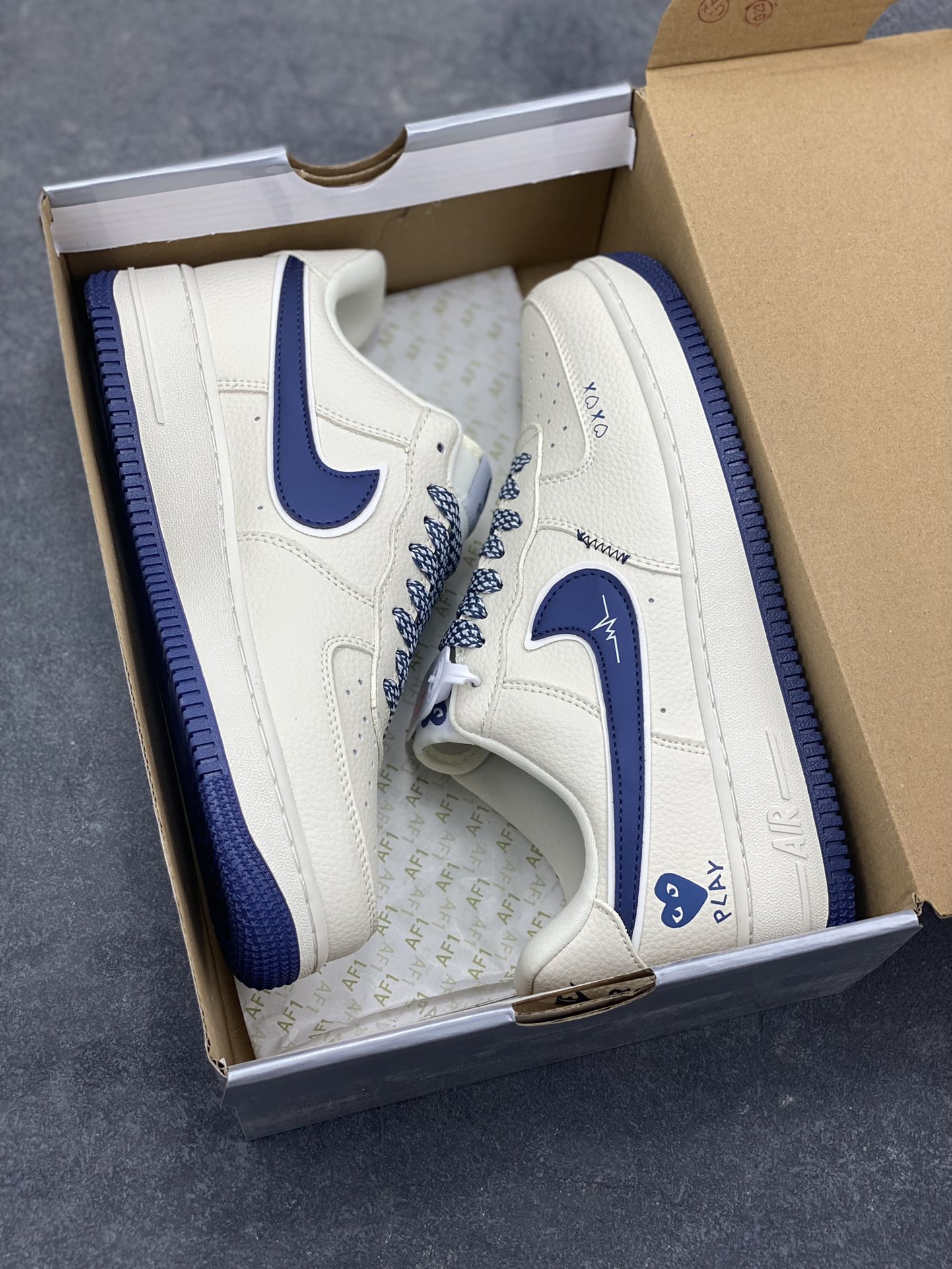 图片[9]-Nike Air Force 1 ‘07 Low “川久保玲联名——爱心湖水蓝”空军一号 高端定制 低帮 运动鞋 休闲鞋 折边针车 工艺难度大 原楦头原纸板 原装鞋盒 定制五金配件 内置全掌气垫 原厂鞋底 货号：LD1999-004 尺码：36 36.5 37.5 38 38.5 39 40 40.5 41 42 42.5 43 44 44.5 45-选品中心