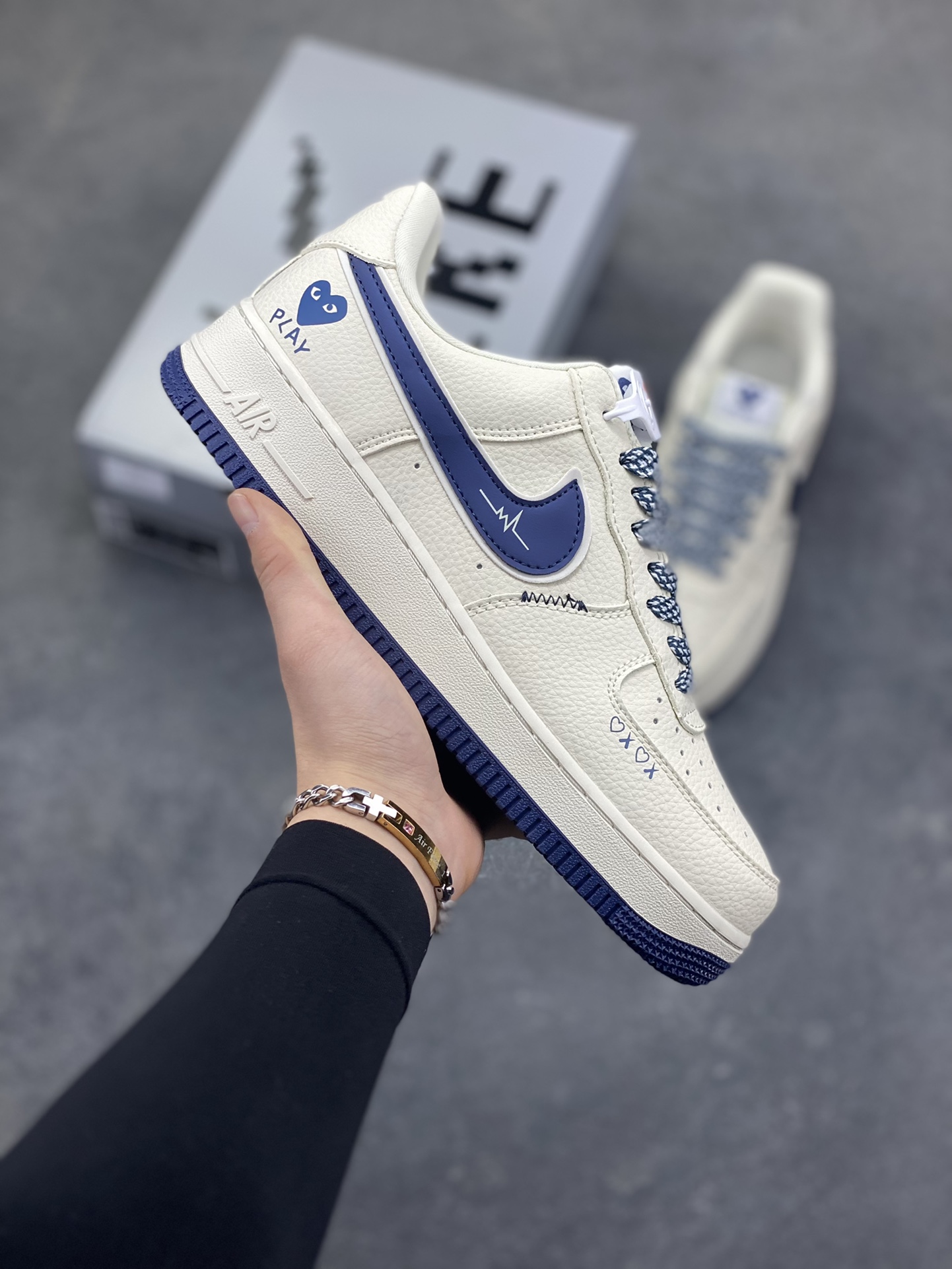Nike Air Force 1 ‘07 Low “川久保玲联名——爱心湖水蓝”空军一号 高端定制 低帮 运动鞋 休闲鞋 折边针车 工艺难度大 原楦头原纸板 原装鞋盒 定制五金配件 内置全掌气垫 原厂鞋底 货号：LD1999-004 尺码：36 36.5 37.5 38 38.5 39 40 40.5 41 42 42.5 43 44 44.5 45-选品中心