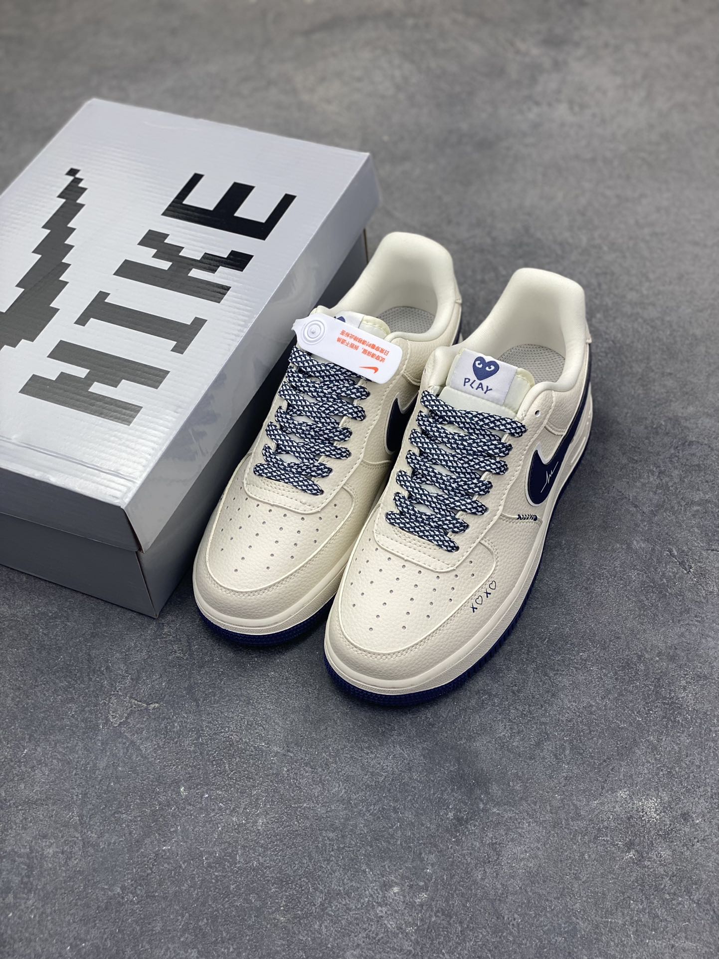 图片[8]-Nike Air Force 1 ‘07 Low “川久保玲联名——爱心湖水蓝”空军一号 高端定制 低帮 运动鞋 休闲鞋 折边针车 工艺难度大 原楦头原纸板 原装鞋盒 定制五金配件 内置全掌气垫 原厂鞋底 货号：LD1999-004 尺码：36 36.5 37.5 38 38.5 39 40 40.5 41 42 42.5 43 44 44.5 45-选品中心