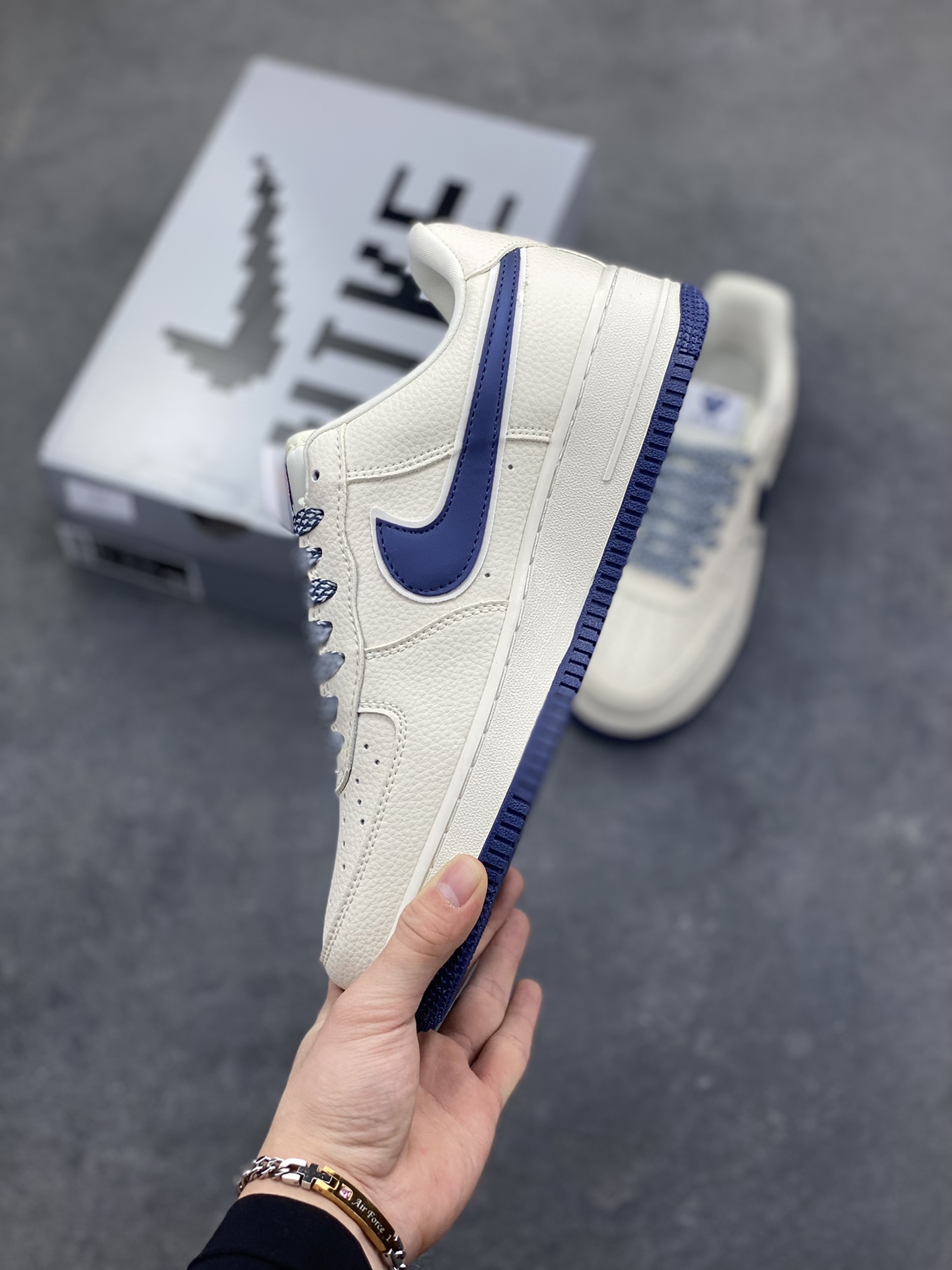 图片[3]-Nike Air Force 1 ‘07 Low “川久保玲联名——爱心湖水蓝”空军一号 高端定制 低帮 运动鞋 休闲鞋 折边针车 工艺难度大 原楦头原纸板 原装鞋盒 定制五金配件 内置全掌气垫 原厂鞋底 货号：LD1999-004 尺码：36 36.5 37.5 38 38.5 39 40 40.5 41 42 42.5 43 44 44.5 45-选品中心