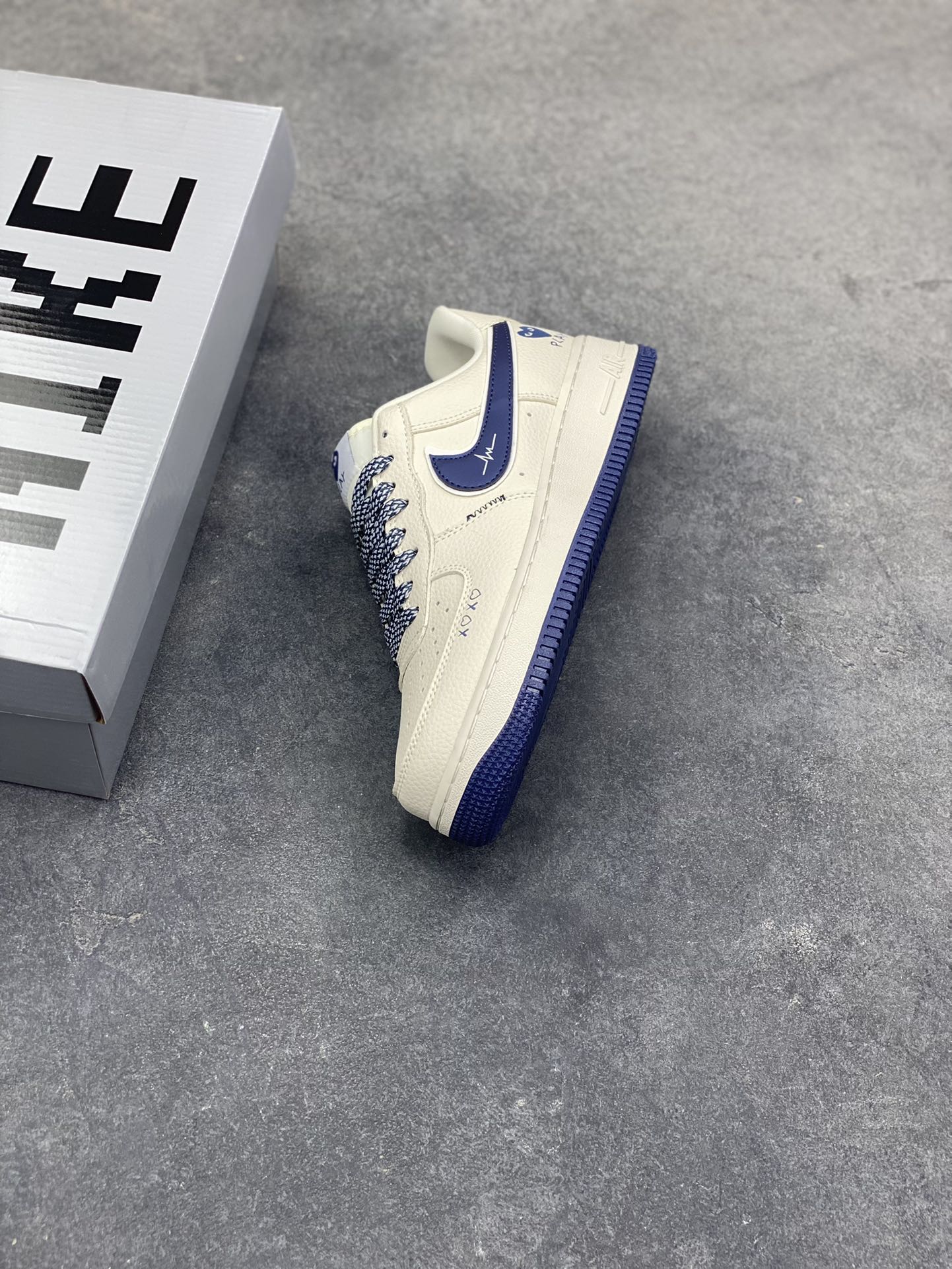 图片[7]-Nike Air Force 1 ‘07 Low “川久保玲联名——爱心湖水蓝”空军一号 高端定制 低帮 运动鞋 休闲鞋 折边针车 工艺难度大 原楦头原纸板 原装鞋盒 定制五金配件 内置全掌气垫 原厂鞋底 货号：LD1999-004 尺码：36 36.5 37.5 38 38.5 39 40 40.5 41 42 42.5 43 44 44.5 45-选品中心