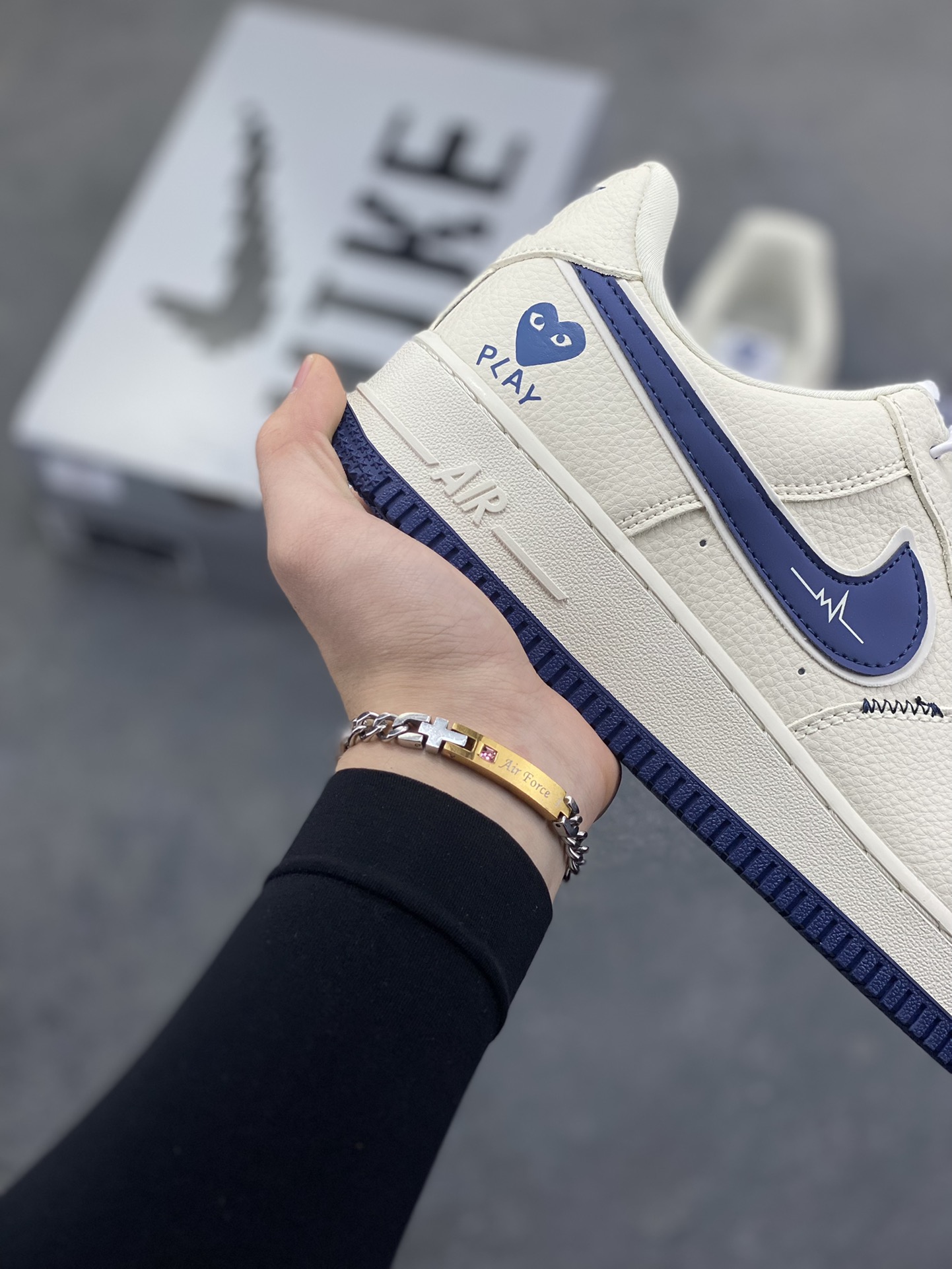 图片[6]-Nike Air Force 1 ‘07 Low “川久保玲联名——爱心湖水蓝”空军一号 高端定制 低帮 运动鞋 休闲鞋 折边针车 工艺难度大 原楦头原纸板 原装鞋盒 定制五金配件 内置全掌气垫 原厂鞋底 货号：LD1999-004 尺码：36 36.5 37.5 38 38.5 39 40 40.5 41 42 42.5 43 44 44.5 45-选品中心