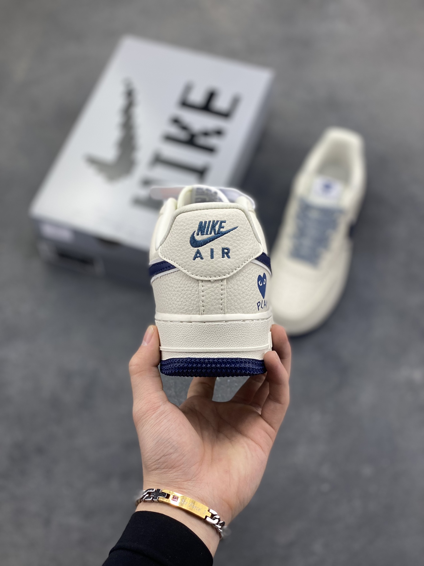 图片[4]-Nike Air Force 1 ‘07 Low “川久保玲联名——爱心湖水蓝”空军一号 高端定制 低帮 运动鞋 休闲鞋 折边针车 工艺难度大 原楦头原纸板 原装鞋盒 定制五金配件 内置全掌气垫 原厂鞋底 货号：LD1999-004 尺码：36 36.5 37.5 38 38.5 39 40 40.5 41 42 42.5 43 44 44.5 45-选品中心