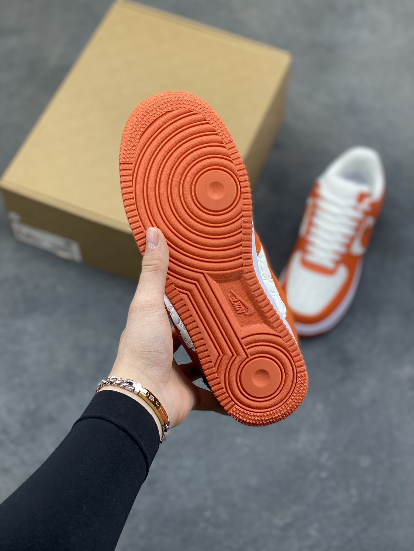 图片[5]-超奢联名 路易威登 LV×Nike Air Force 1 Low 07 空军一号 独家顶流订单 实力工厂开发 同源公司货原材 LV专属皮革原料 全套原档案纸版开发 正确工艺 版型 独家私模原AIR大底 全套原包装配件 原盒配件 原厂中底钢印、拉帮完美 原楦头原纸板 打造纯正空军版型 大码私模 专注外贸渠道 全掌内置蜂窝气垫 注意：鞋盒为箱子 快递超重 代发注意 货号：MS0232尺码：36 36.5 37.5 38.5 39 40 40.5 41 42 42.5 43 44 44.5 45-选品中心