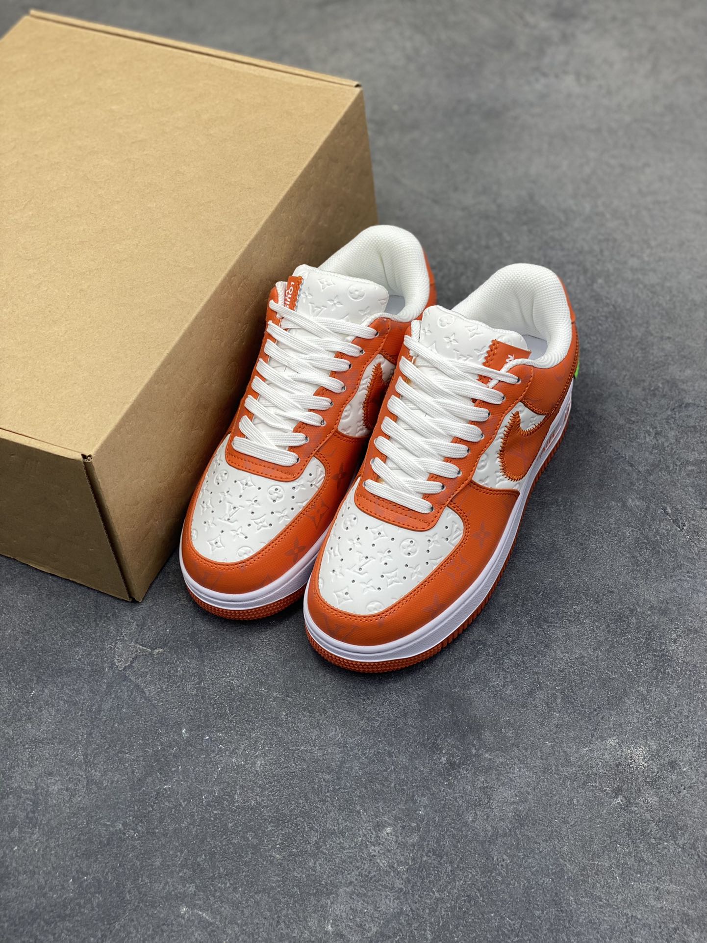 图片[8]-超奢联名 路易威登 LV×Nike Air Force 1 Low 07 空军一号 独家顶流订单 实力工厂开发 同源公司货原材 LV专属皮革原料 全套原档案纸版开发 正确工艺 版型 独家私模原AIR大底 全套原包装配件 原盒配件 原厂中底钢印、拉帮完美 原楦头原纸板 打造纯正空军版型 大码私模 专注外贸渠道 全掌内置蜂窝气垫 注意：鞋盒为箱子 快递超重 代发注意 货号：MS0232尺码：36 36.5 37.5 38.5 39 40 40.5 41 42 42.5 43 44 44.5 45-选品中心