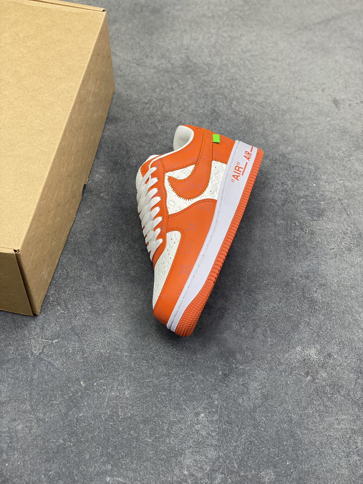 图片[7]-超奢联名 路易威登 LV×Nike Air Force 1 Low 07 空军一号 独家顶流订单 实力工厂开发 同源公司货原材 LV专属皮革原料 全套原档案纸版开发 正确工艺 版型 独家私模原AIR大底 全套原包装配件 原盒配件 原厂中底钢印、拉帮完美 原楦头原纸板 打造纯正空军版型 大码私模 专注外贸渠道 全掌内置蜂窝气垫 注意：鞋盒为箱子 快递超重 代发注意 货号：MS0232尺码：36 36.5 37.5 38.5 39 40 40.5 41 42 42.5 43 44 44.5 45-选品中心