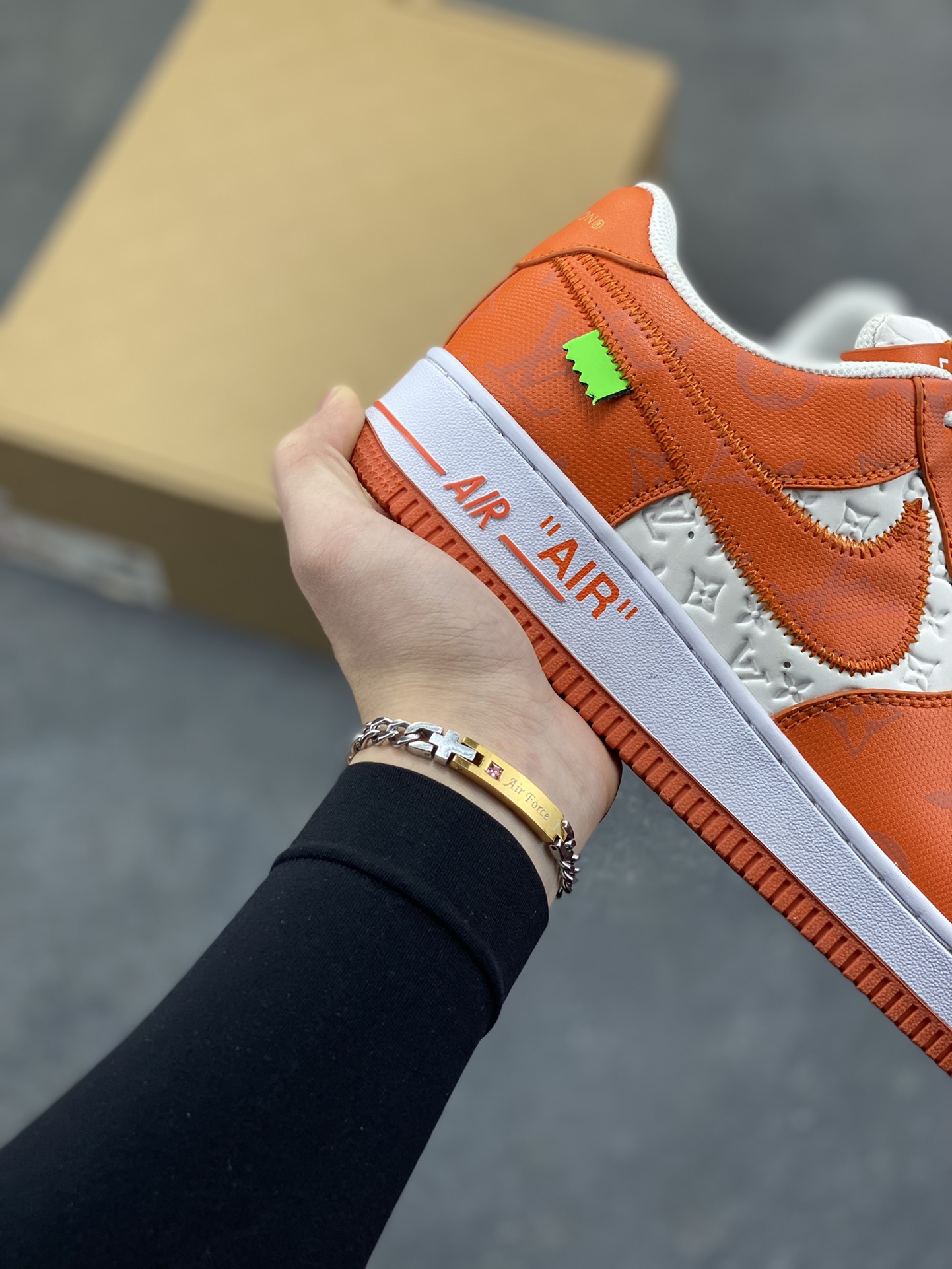 图片[6]-超奢联名 路易威登 LV×Nike Air Force 1 Low 07 空军一号 独家顶流订单 实力工厂开发 同源公司货原材 LV专属皮革原料 全套原档案纸版开发 正确工艺 版型 独家私模原AIR大底 全套原包装配件 原盒配件 原厂中底钢印、拉帮完美 原楦头原纸板 打造纯正空军版型 大码私模 专注外贸渠道 全掌内置蜂窝气垫 注意：鞋盒为箱子 快递超重 代发注意 货号：MS0232尺码：36 36.5 37.5 38.5 39 40 40.5 41 42 42.5 43 44 44.5 45-选品中心