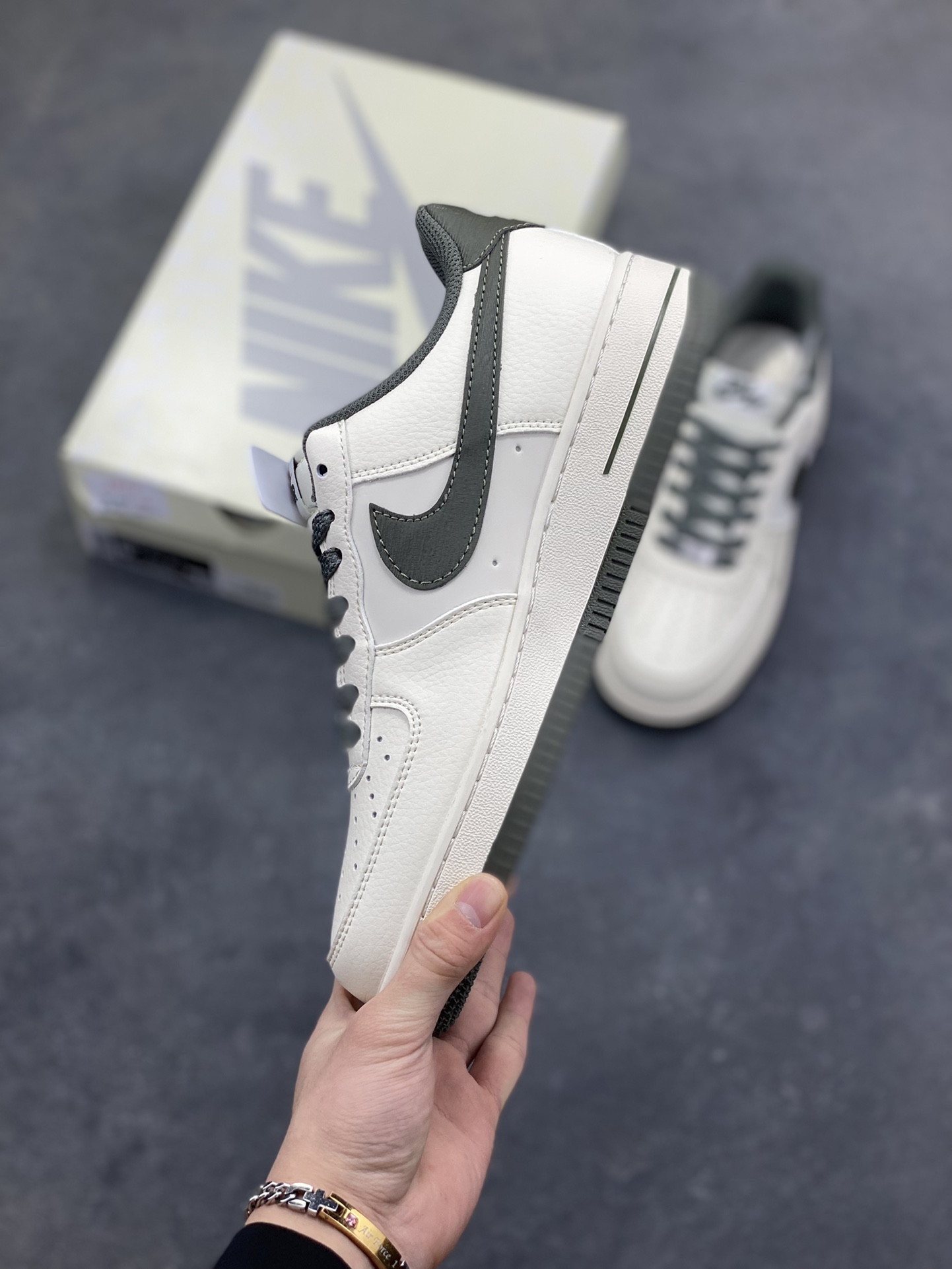 图片[3]-NIke Air Force 1 ‘07 Low “NIKE-树纹墨绿”空军一号 低帮 运动鞋 休闲鞋 折边针车 工艺难度大 原楦头原纸板 原装鞋盒 定制五金配件 内置全掌气垫 原厂鞋底 货号：SM6668-125 尺码：36 36.5 37.5 38 38.5 39 40 40.5 41 42 42.5 43 44 44.5 45-选品中心