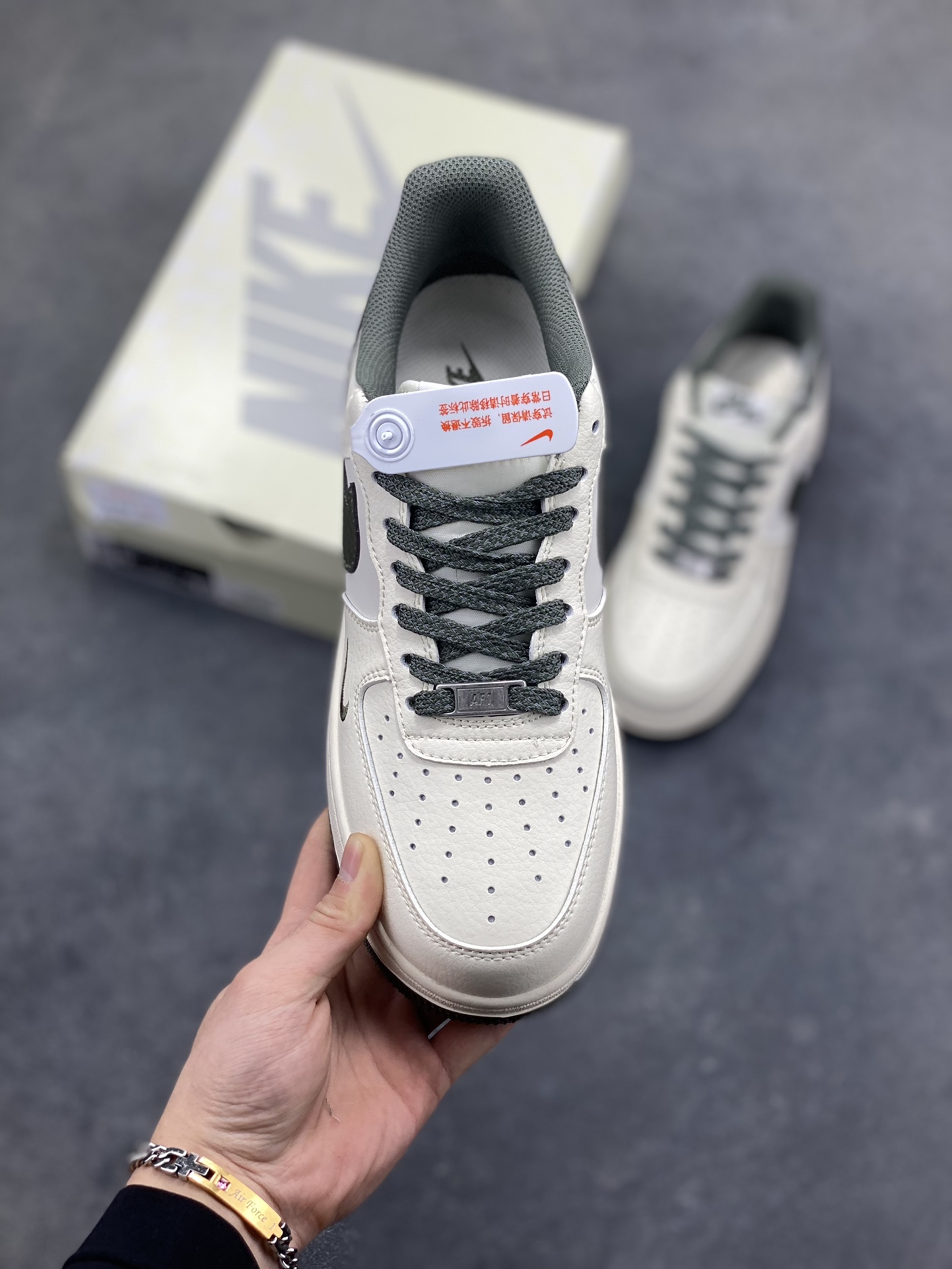 图片[2]-NIke Air Force 1 ‘07 Low “NIKE-树纹墨绿”空军一号 低帮 运动鞋 休闲鞋 折边针车 工艺难度大 原楦头原纸板 原装鞋盒 定制五金配件 内置全掌气垫 原厂鞋底 货号：SM6668-125 尺码：36 36.5 37.5 38 38.5 39 40 40.5 41 42 42.5 43 44 44.5 45-选品中心