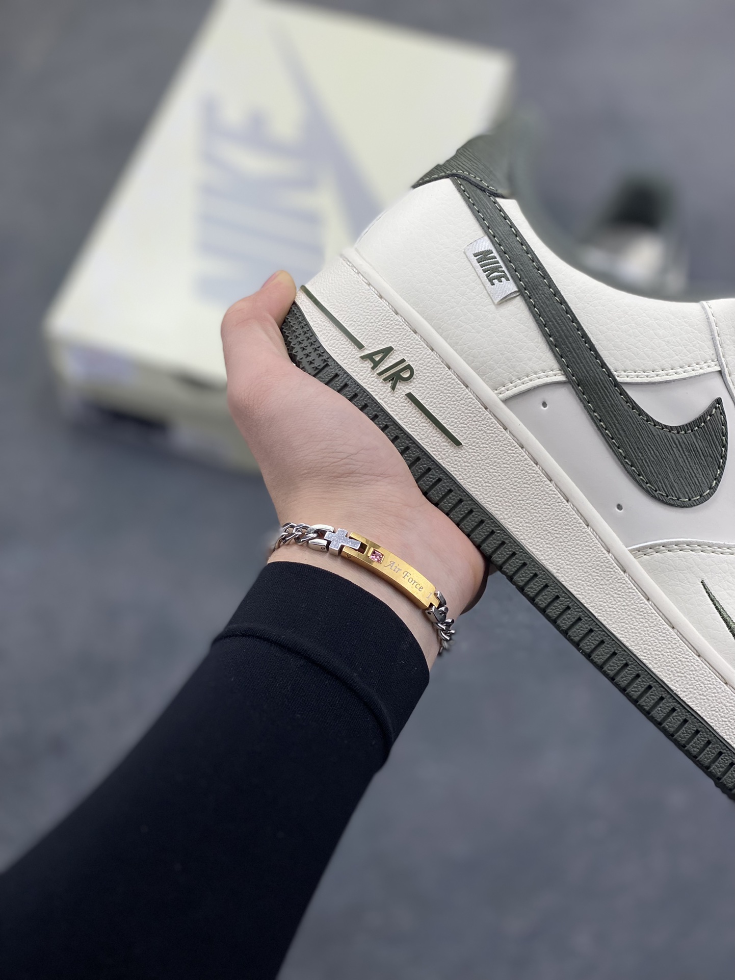 图片[6]-NIke Air Force 1 ‘07 Low “NIKE-树纹墨绿”空军一号 低帮 运动鞋 休闲鞋 折边针车 工艺难度大 原楦头原纸板 原装鞋盒 定制五金配件 内置全掌气垫 原厂鞋底 货号：SM6668-125 尺码：36 36.5 37.5 38 38.5 39 40 40.5 41 42 42.5 43 44 44.5 45-选品中心