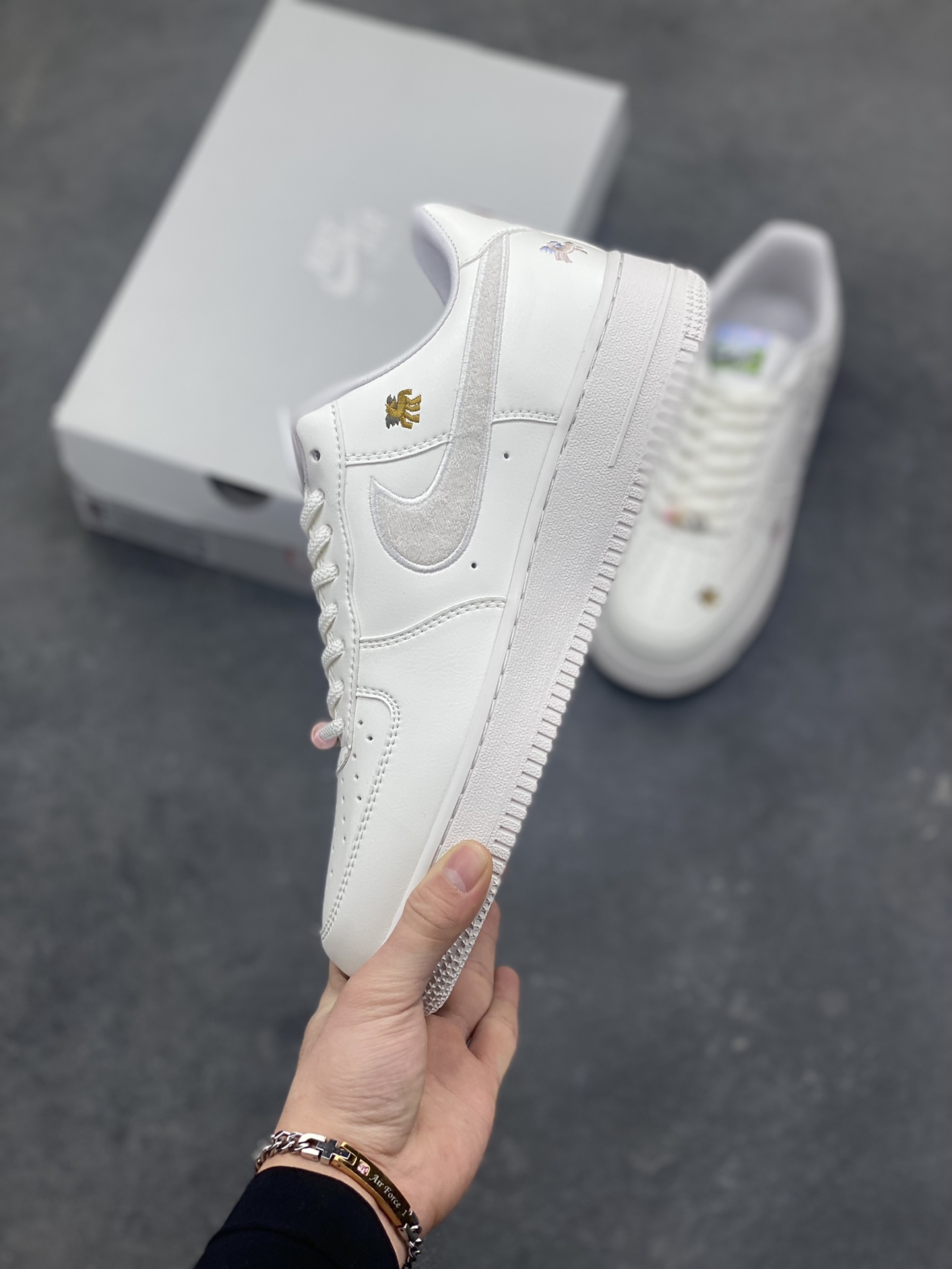 图片[3]-NIke Air Force 1 ‘07 Low 空军一号低帮 运动鞋 休闲鞋 折边针车 工艺难度大 原楦头原纸板 原装鞋盒 定制五金配件 内置全掌气垫 原厂鞋底 货号：IQ1143-100 尺码：36 36.5 37.5 38 38.5 39 40 40.5 41 42 42.5 43 44 44.5 45-选品中心