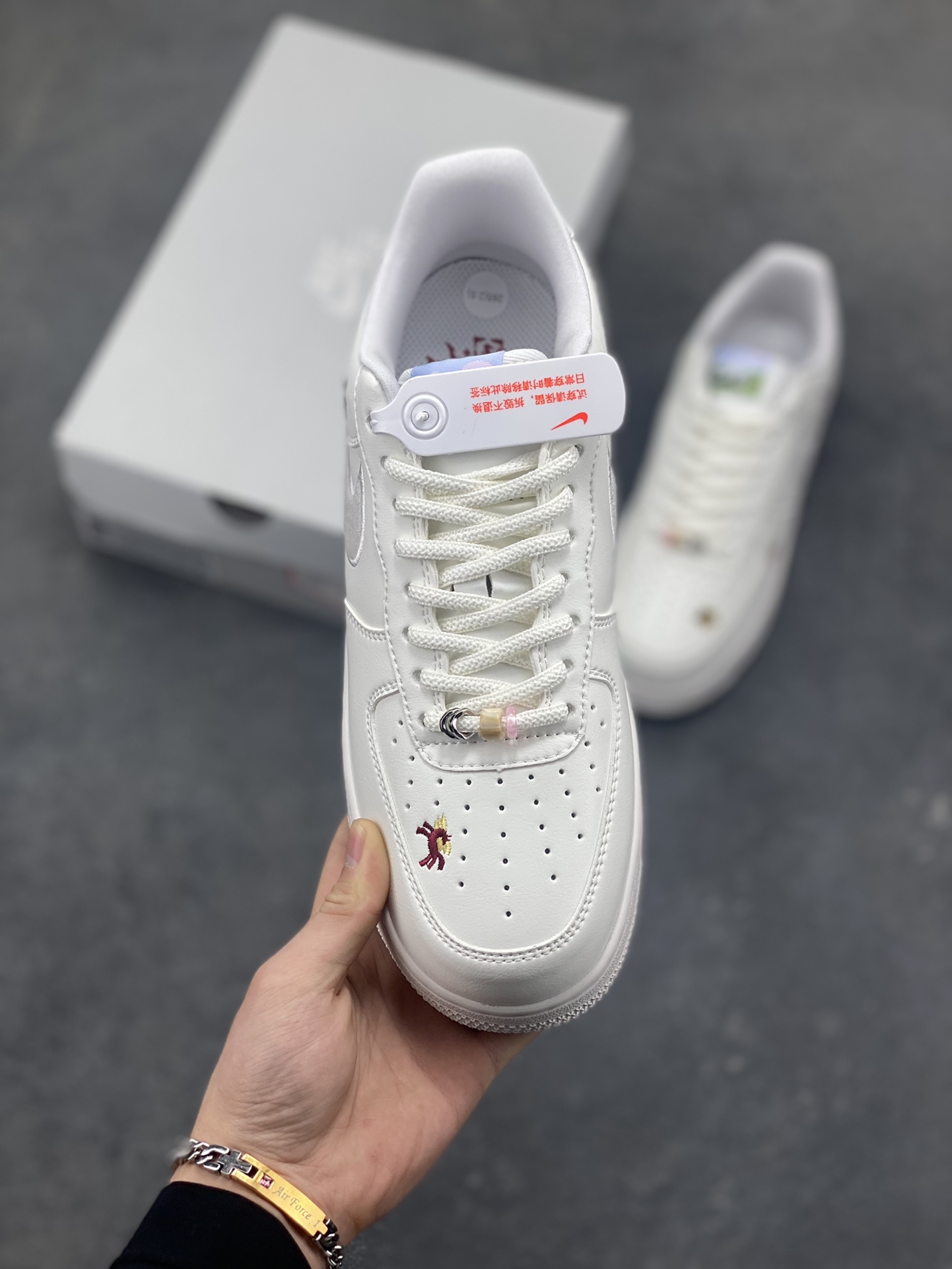 图片[2]-NIke Air Force 1 ‘07 Low 空军一号低帮 运动鞋 休闲鞋 折边针车 工艺难度大 原楦头原纸板 原装鞋盒 定制五金配件 内置全掌气垫 原厂鞋底 货号：IQ1143-100 尺码：36 36.5 37.5 38 38.5 39 40 40.5 41 42 42.5 43 44 44.5 45-选品中心
