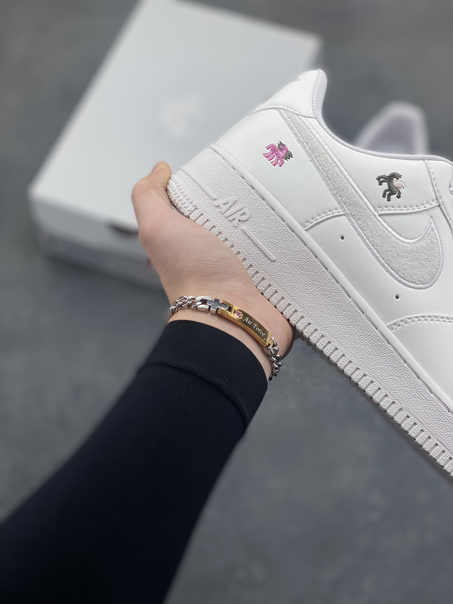 图片[6]-NIke Air Force 1 ‘07 Low 空军一号低帮 运动鞋 休闲鞋 折边针车 工艺难度大 原楦头原纸板 原装鞋盒 定制五金配件 内置全掌气垫 原厂鞋底 货号：IQ1143-100 尺码：36 36.5 37.5 38 38.5 39 40 40.5 41 42 42.5 43 44 44.5 45-选品中心