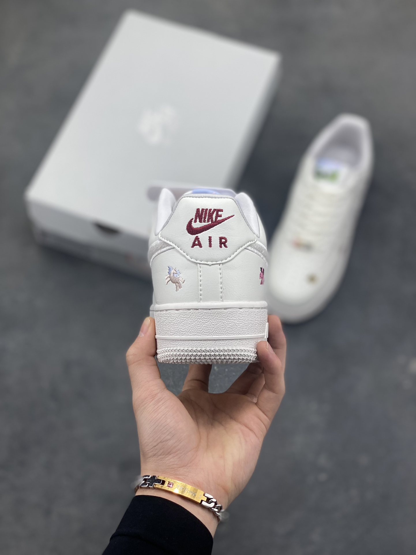 图片[4]-NIke Air Force 1 ‘07 Low 空军一号低帮 运动鞋 休闲鞋 折边针车 工艺难度大 原楦头原纸板 原装鞋盒 定制五金配件 内置全掌气垫 原厂鞋底 货号：IQ1143-100 尺码：36 36.5 37.5 38 38.5 39 40 40.5 41 42 42.5 43 44 44.5 45-选品中心