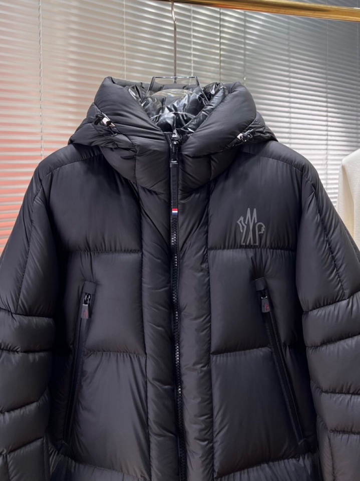 Moncler 蒙口25秋冬上新 经典爆款蒙口羽绒服 选用进口面料 充绒量实足，原版订制五金配件全进口原