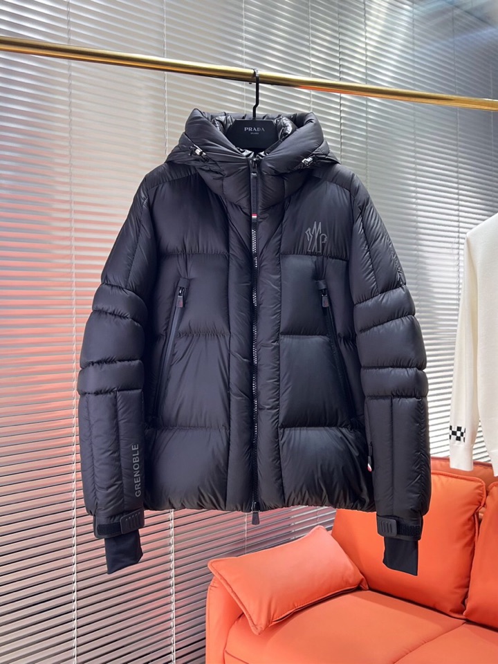 Moncler 蒙口25秋冬上新 经典爆款蒙口羽绒服 选用进口面料 充绒量实足，原版订制五金配件全进口原