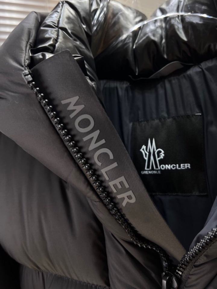 Moncler 蒙口25秋冬上新 经典爆款蒙口羽绒服 选用进口面料 充绒量实足，原版订制五金配件全进口原