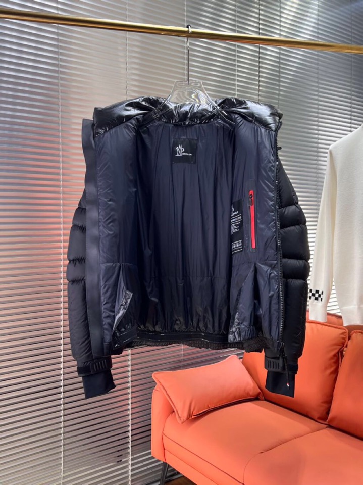 Moncler 蒙口25秋冬上新 经典爆款蒙口羽绒服 选用进口面料 充绒量实足，原版订制五金配件全进口原