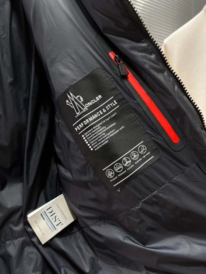 Moncler 蒙口25秋冬上新 经典爆款蒙口羽绒服 选用进口面料 充绒量实足，原版订制五金配件全进口原
