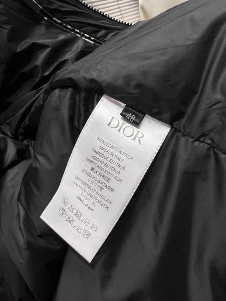Dior 迪奥 25秋冬上新经典爆款立领羽绒服面包服，选用进口面料 充绒量实足，原版订制五金配件全进口原