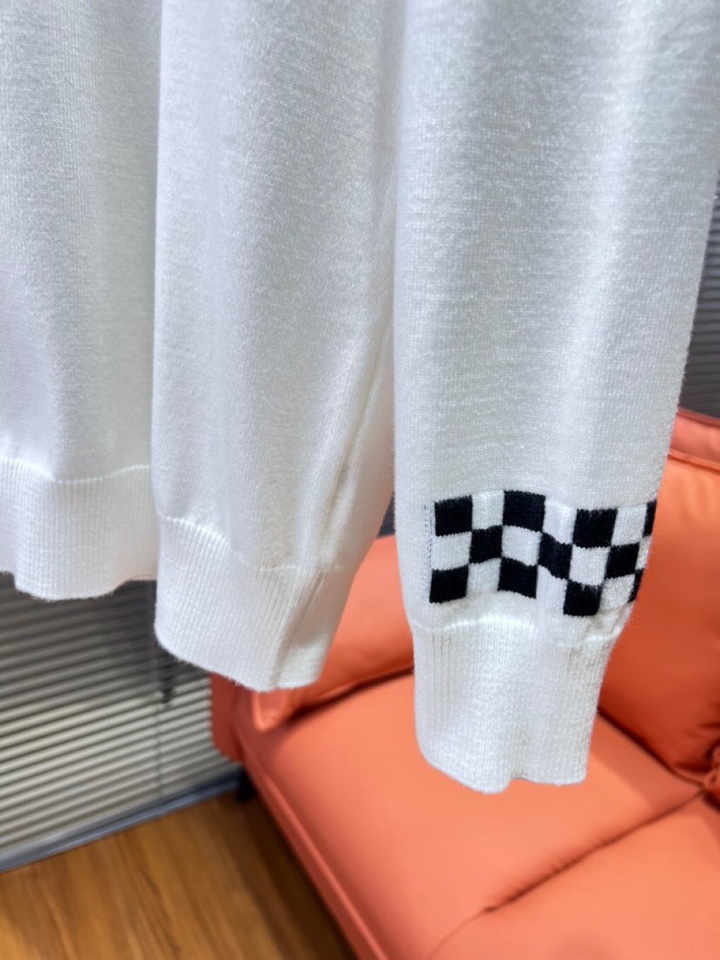 Louis Vuitton 路易威登 LV2025秋冬新品圆领毛衣，本品演绎当代极简主义，采用69%羊毛