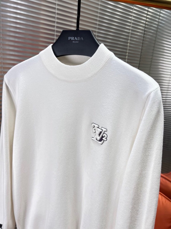 Louis Vuitton 路易威登 LV2025秋冬新品圆领毛衣，本品演绎当代极简主义，采用69%羊毛