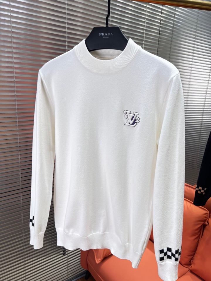 Louis Vuitton 路易威登 LV2025秋冬新品圆领毛衣，本品演绎当代极简主义，采用69%羊毛