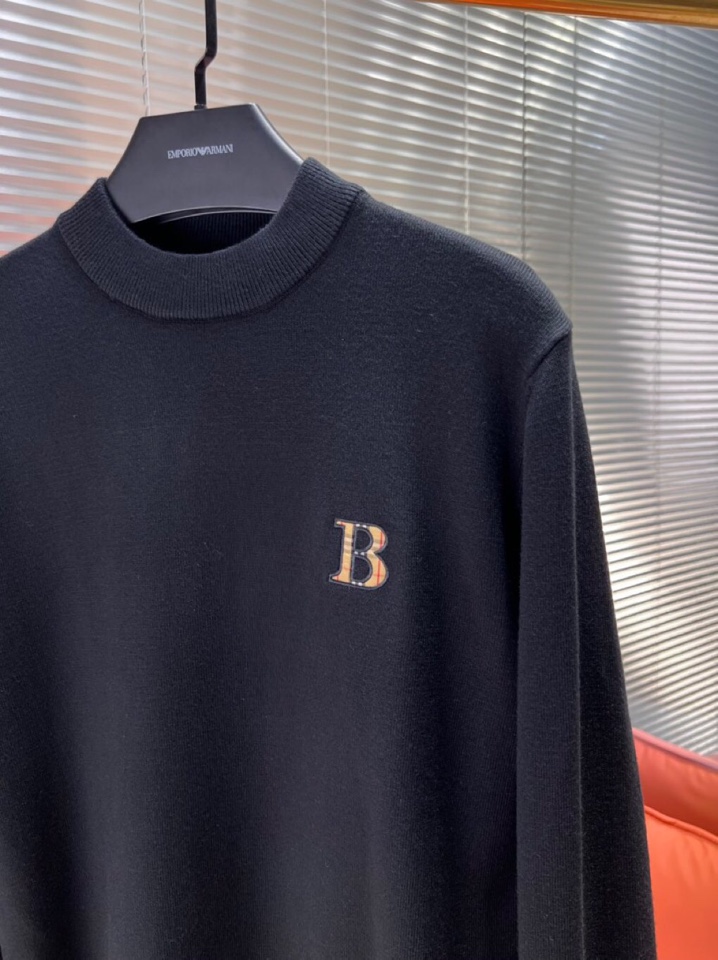 Burberry 巴宝莉2025秋冬新品圆领毛衣，本品演绎当代极简主义，采用69%羊毛、16%天丝与15