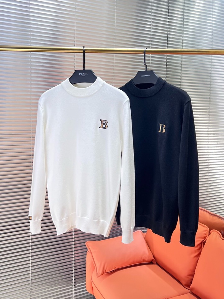 Burberry 巴宝莉2025秋冬新品圆领毛衣，本品演绎当代极简主义，采用69%羊毛、16%天丝与15