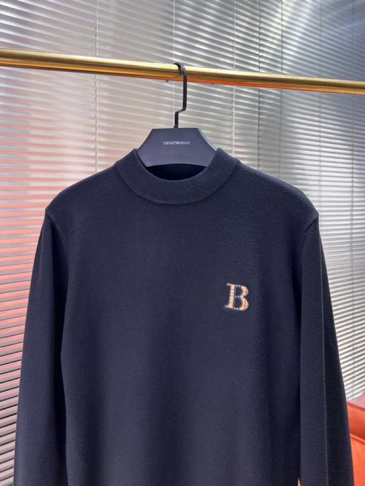 Burberry 巴宝莉2025秋冬新品圆领毛衣，本品演绎当代极简主义，采用69%羊毛、16%天丝与15