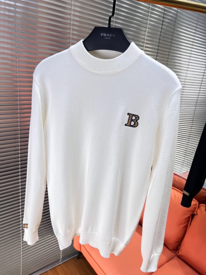 Burberry 巴宝莉2025秋冬新品圆领毛衣，本品演绎当代极简主义，采用69%羊毛、16%天丝与15