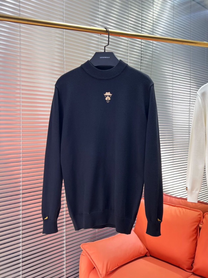 FENDI 芬迪2025秋冬新品圆领毛衣，本品演绎当代极简主义，采用69%羊毛、16%天丝与15%再生纤