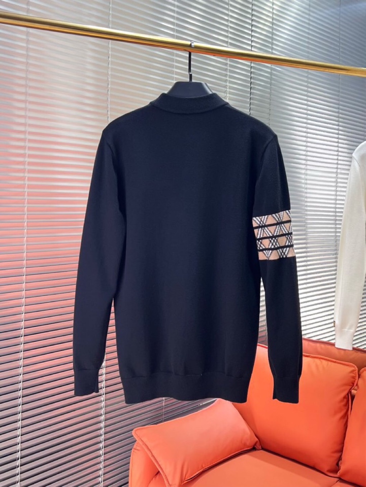 Burberry 巴宝莉2025秋冬新品圆领毛衣，本品演绎当代极简主义，采用69%羊毛、16%天丝与15