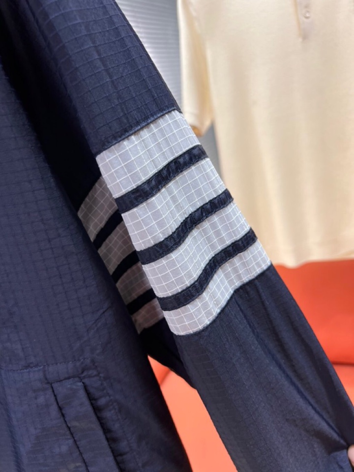 THOM BROWNE 汤姆布朗 TB高版本双层休闲四杠梭织立领夹克 \n码数：1-5 颜色：藏青、（下