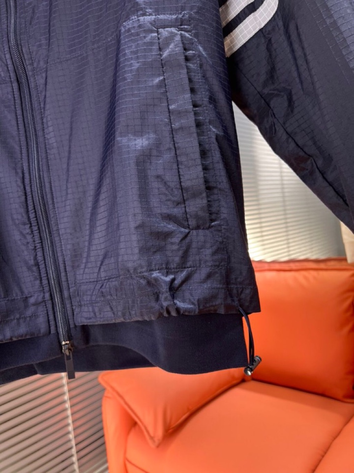 THOM BROWNE 汤姆布朗 TB高版本双层休闲四杠梭织立领夹克 \n码数：1-5 颜色：藏青、（下