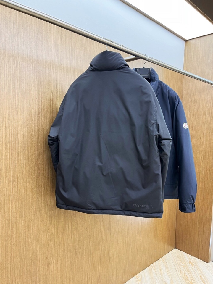 Moncler 蒙口秋冬新款男士立领羽绒服外套 经典爆款推荐！男士时尚休闲 90白鸭绒 高织超细腻科技软