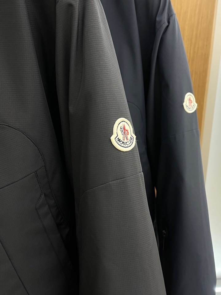 Moncler 蒙口秋冬新款男士立领羽绒服外套 经典爆款推荐！男士时尚休闲 90白鸭绒 高织超细腻科技软