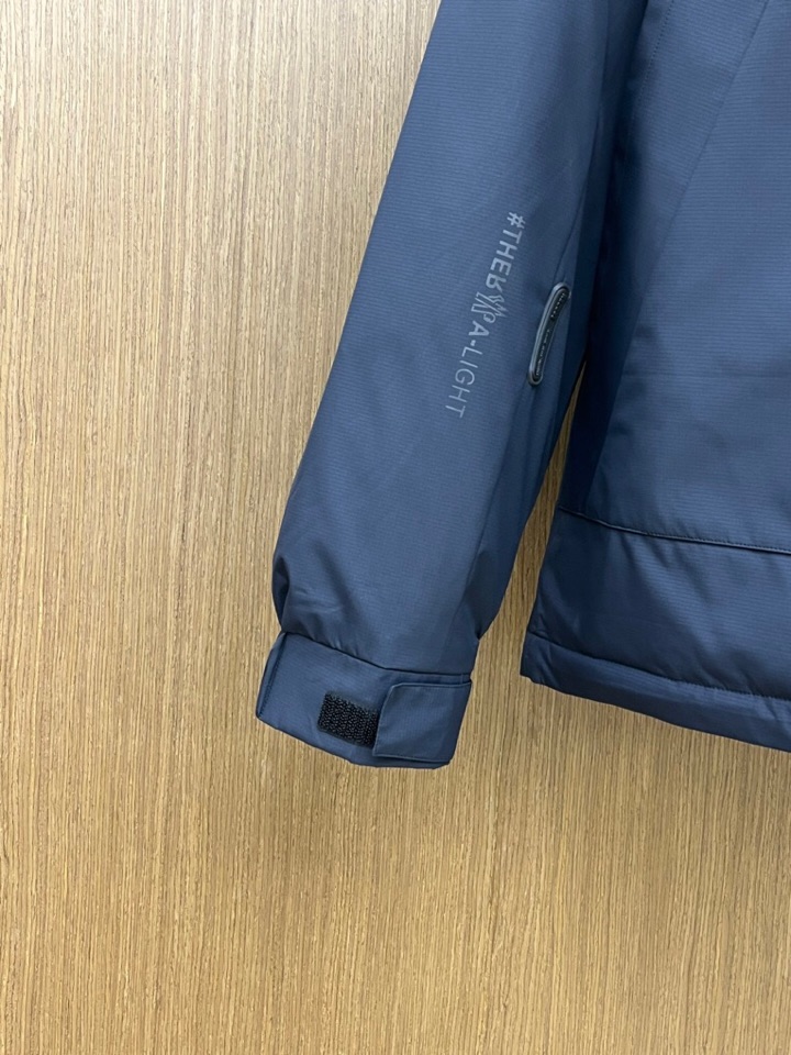 Moncler 蒙口秋冬新款男士立领羽绒服外套 经典爆款推荐！男士时尚休闲 90白鸭绒 高织超细腻科技软