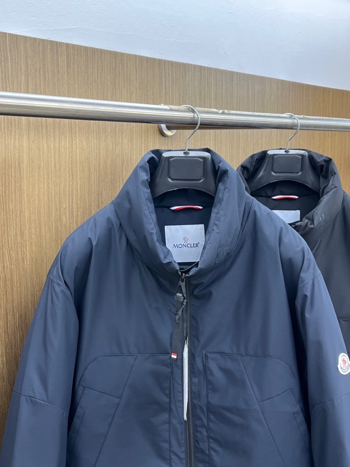 Moncler 蒙口秋冬新款男士立领羽绒服外套 经典爆款推荐！男士时尚休闲 90白鸭绒 高织超细腻科技软