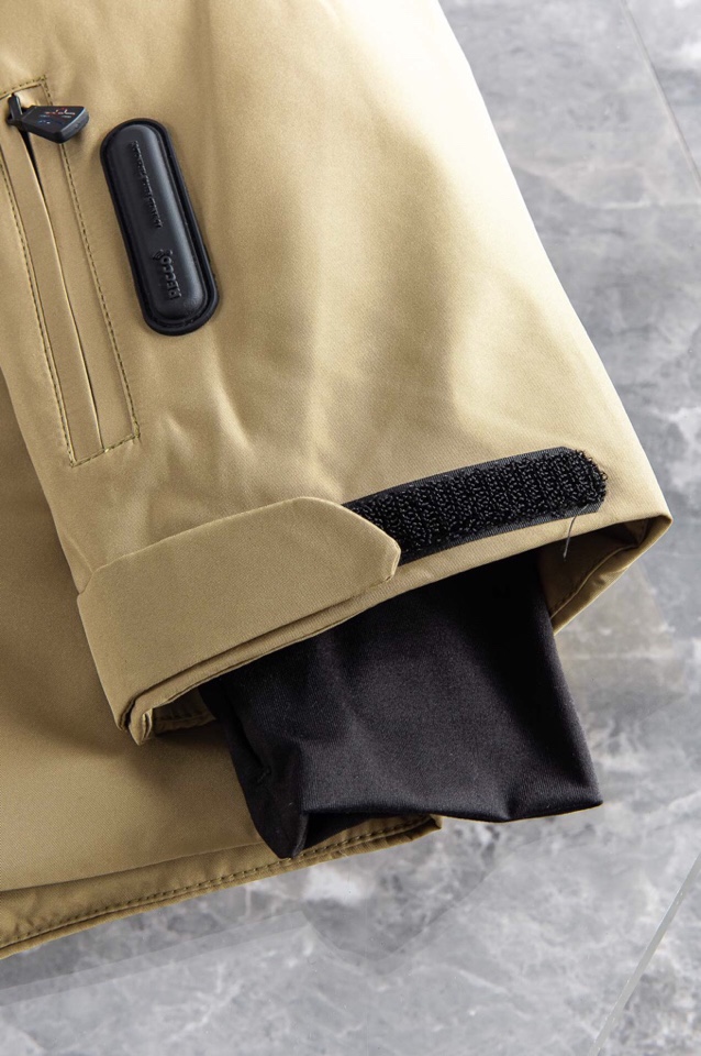 Moncler 蒙口秋冬爆款羽绒服🏈90白鸭绒顶级轻奢羽绒服！经典工艺羽绒服舒适顶级品质羽绒服！💋尺码：