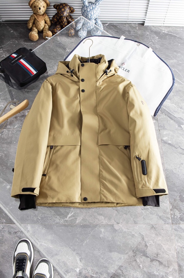 Moncler 蒙口秋冬爆款羽绒服🏈90白鸭绒顶级轻奢羽绒服！经典工艺羽绒服舒适顶级品质羽绒服！💋尺码：