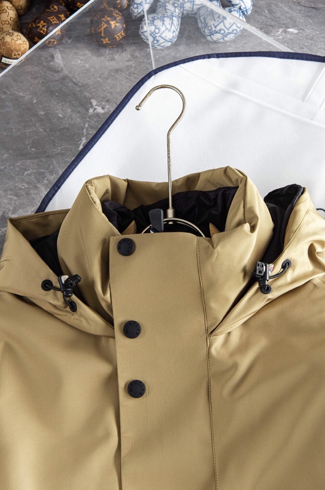 Moncler 蒙口秋冬爆款羽绒服🏈90白鸭绒顶级轻奢羽绒服！经典工艺羽绒服舒适顶级品质羽绒服！💋尺码：