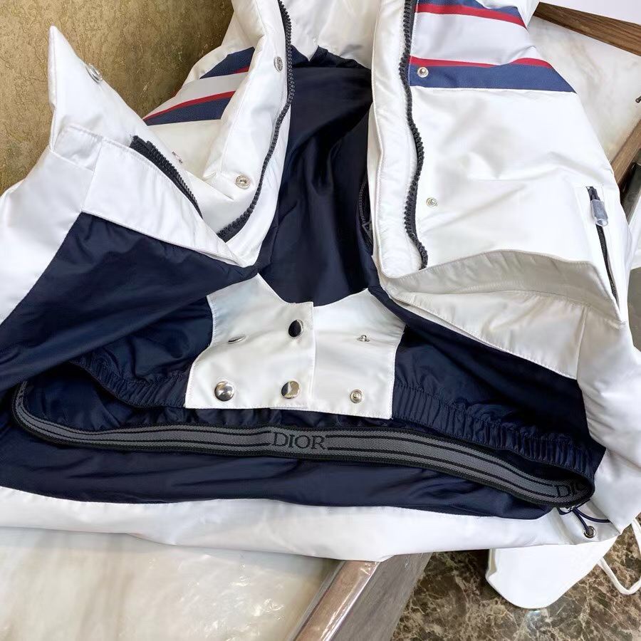 Dior 迪奥2025冬季新品羽绒服外套 ， 充绒量实足，原版订制五金配件全进口原版定制， 绝对的高品质